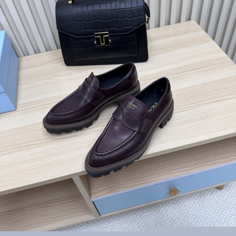 Pra*a leather shoes